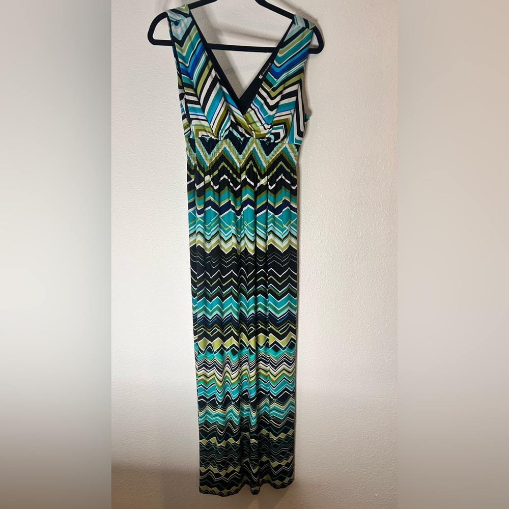 Valerie Bertinelli Vibrant Chevron Maxi Dress Size 8